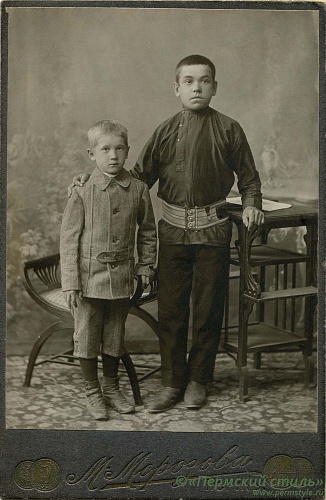 Братья перед фотообъективом