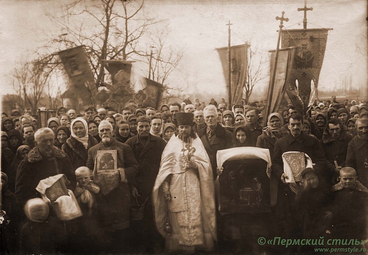 ВНП_0363. Иоанн Покровский, священник. Крестный ход на пасхальной неделе. Село Синявка, 1953 год