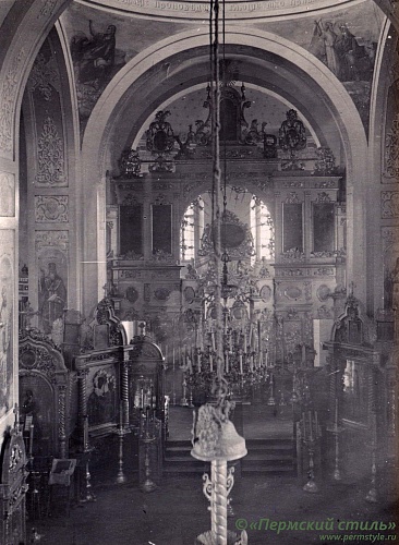 Свято-Троицкий собор_047. Фото до 1935 года Вид с хоров на иконостас и алтарь главного придела