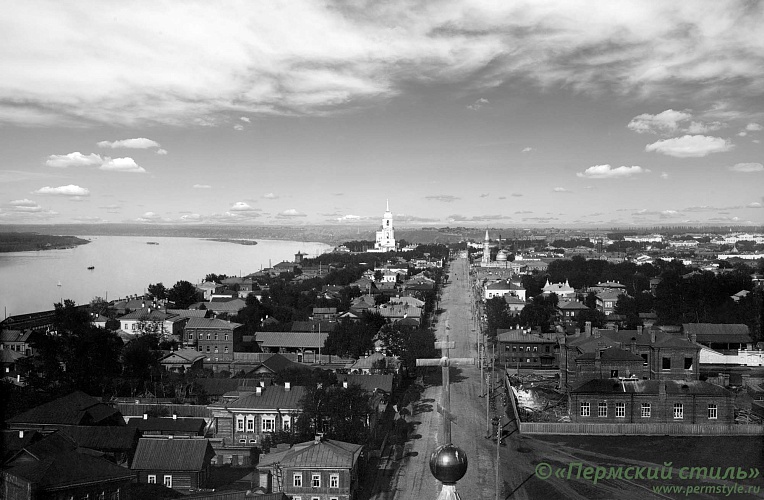 Вид города со Слудской площади. Монастырская улица.