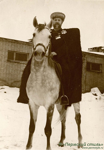 о.Владимир (Жохов)_009, протоиерей. На коне «Сатурн», 1973 год
