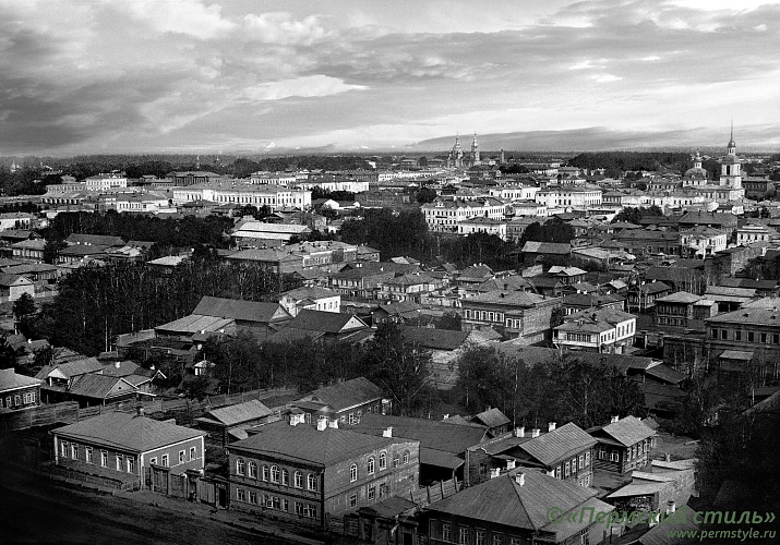 Вид центральной части города с колокольни Кафедрального собора.