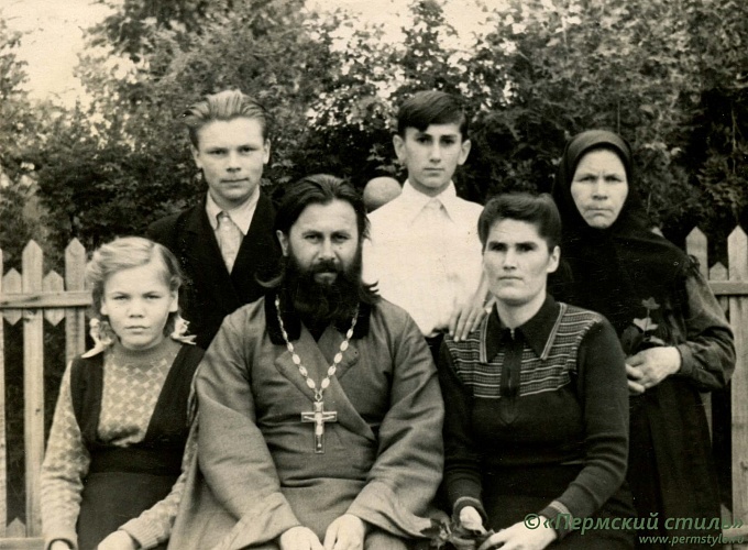 Еп.Пантелеимон (Митрюковский)_06. С семьей. Матушка Нина