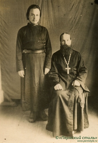 Иоанникий (Лихачёв)_08, игумен. Чёрмоз, 14.11.1946 года. С псаломщиком Анатолием Ивановичем Ивенских