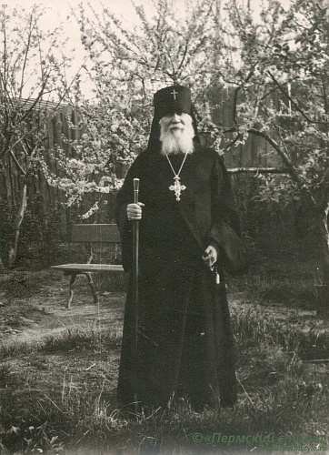 Иоанн (Лавриненко)_10. В саду, г.Алма-Ата