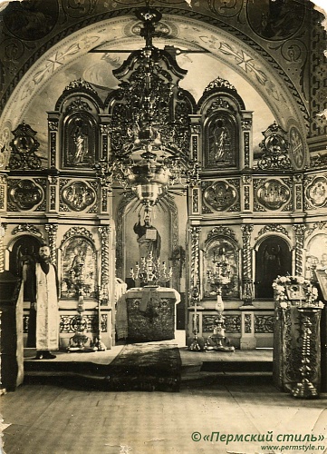 Храм Сретения Господня_11. Иконостас с открытыми Царскими вратами. 1930-е годы