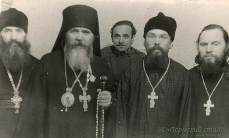 Иоасаф (Овсянников), архиепископ_19. В Соликамске. Слева направо: архим.Иоанн (Чувызгалов), владыка Иоасаф, о.Николай Тетерин, о.Николай Курсанин, о.Александр Безукладников
