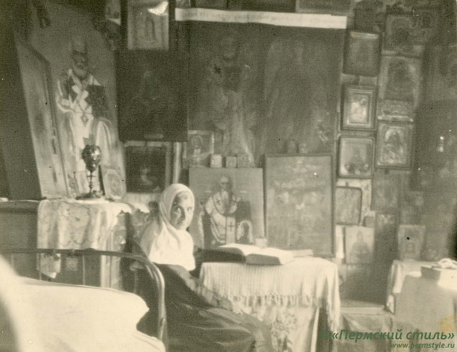 Евсевия (Попатенко)_06. У икон, 1950-е