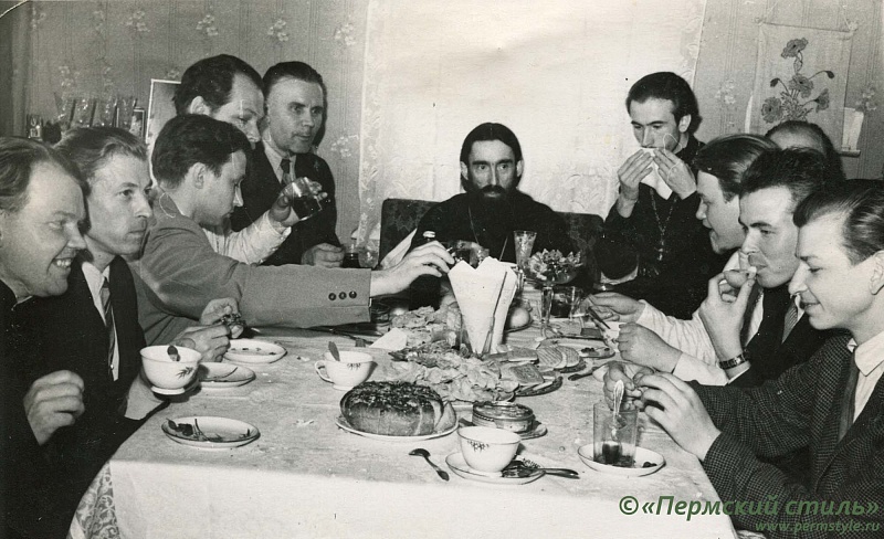 Павел (Голышев)_030. Чаепитие со студентами