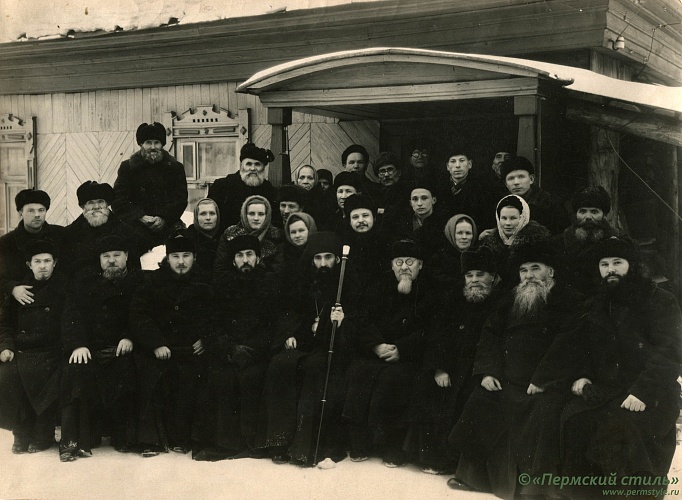 Павел (Голышев)_043.  С духовенством, 1959 год