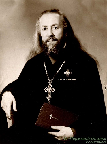 о.Владимир (Жохов)_106, протоиерей. С Евангелием. (Из архива о.Алексия (Марченко)