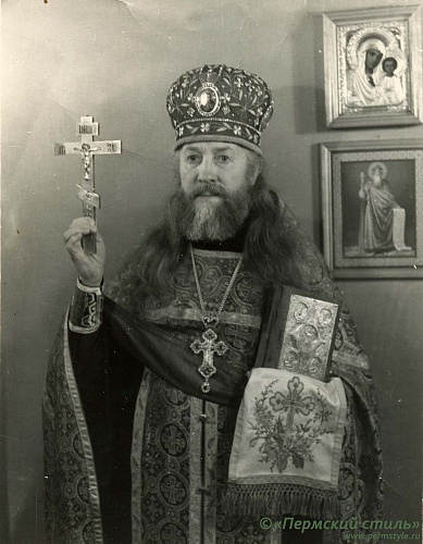 о.Владимир (Жохов)_018, протоиерей. В митре, 4 ноября 1975 года
