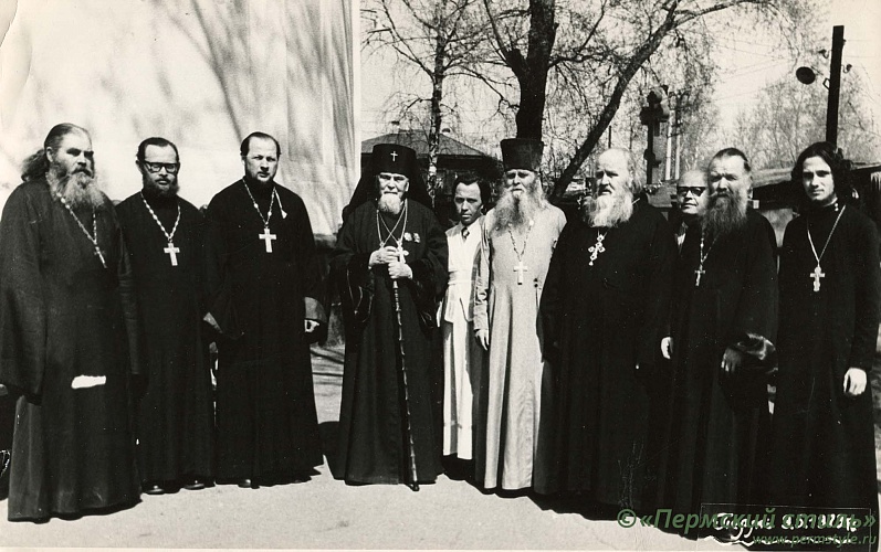 Николай (Бычковский), архиепископ_17. С Пермским духовенством. 9 мая 1979 года. Слева от Владыки - о. Виктор Гладких