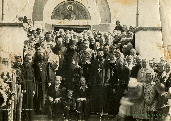 Павел (Голышев)_022. На приходе. С духовенством и мирянами