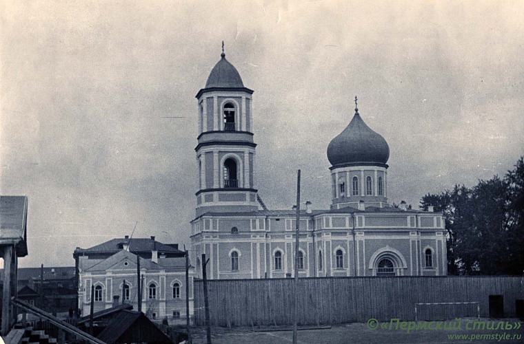 Свято-Троицкий собор_002. Вид с юга. Фото  после 1935  г.? – с двухъярусной колокольней
