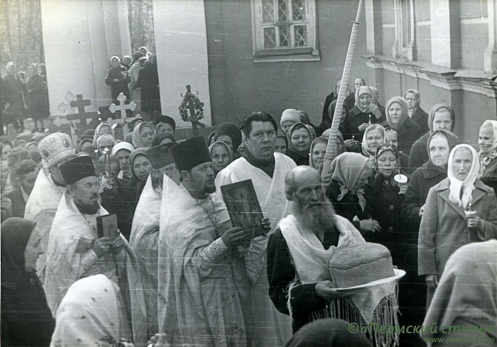 о.Владимир Привалов_03, диакон. Крестный ход вокруг храма Всех Святых