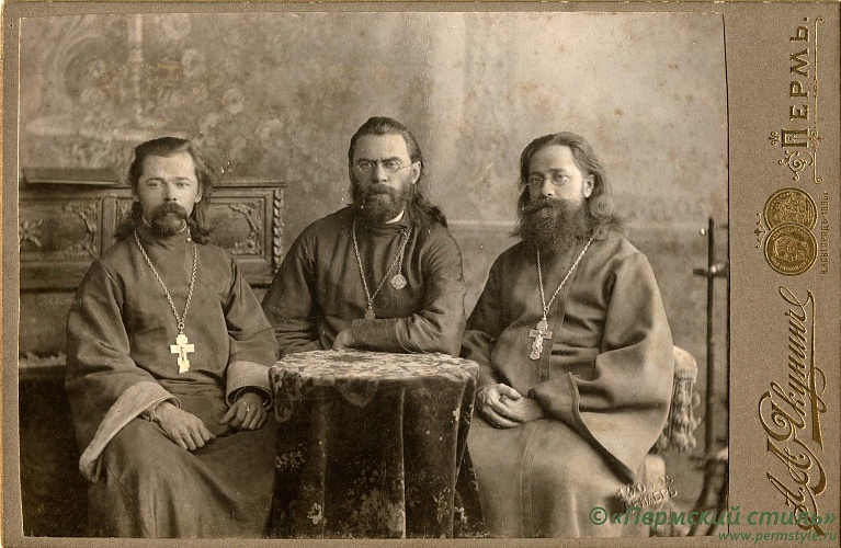 Конюхов Павел Васильевич_04, иерей. Священники Свято-Троицкой Мотовилихинской церкви. Слева направо: Пьянков Николай Иринархович, Красовский Николай Сергеевич, Конюхов Павел Васильевич