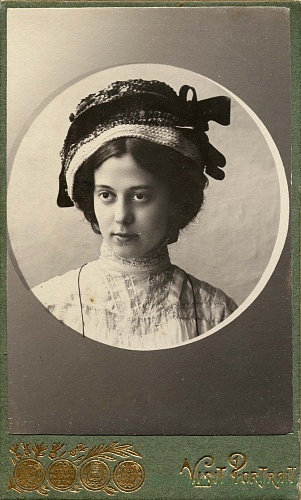 Пермские шляпки_02. Дама из Суксуна, 1911 год