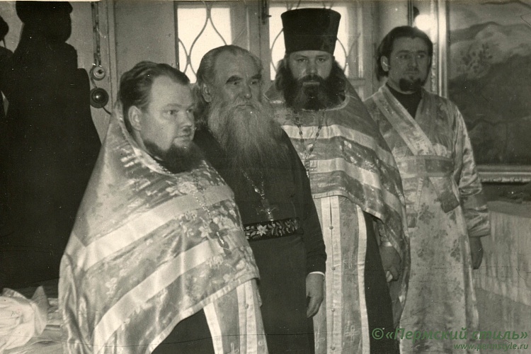 Лычников Владимир_72. В алтаре