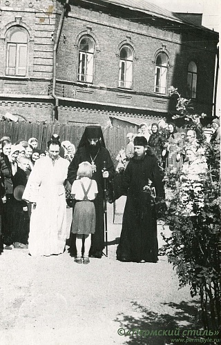 ВНП_0819. Владыка Павел (Голышев). Пермь, у Кафедрального собора