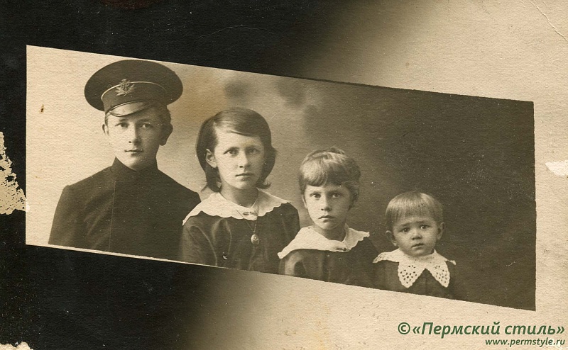 Накаряков Михаил Александрович_12, священномученик. Дети о.Михаила и Агнии Накаряковых: Александр, Зинаида, Елизавета, Владимир