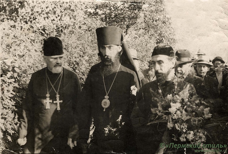 Николай (Бычковский), архиепископ_06. Владыка Павел (Голышев) с Михаилом Лукканеном и о.Орестом (будущий архиепископ Николай (Бычковский))