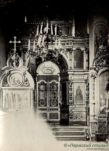 Свято-Троицкий собор_051. Фото до 1935 года  Вид на солею и иконостас Георгиевского придела