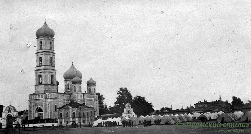 Свято-Троицкий собор_054. Вид на территорию собора с юго-запада. Палаточный лагерь военных