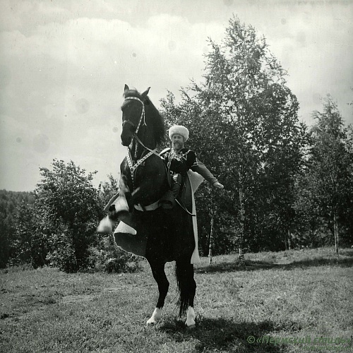 о.Владимир (Жохов)_121, протоиерей. Лихой наездник. (Из архива о.Алексия (Марченко)