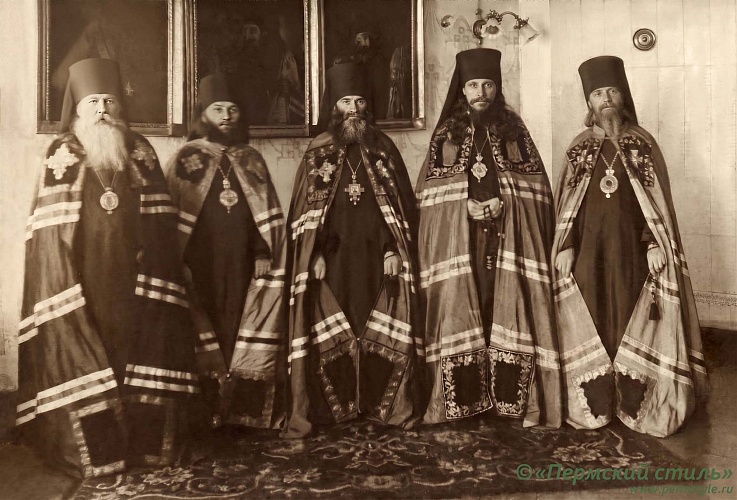 Андроник (Никольский), архиепископ_04. Слева направо: епископ Соликамский Феофан (Ильменский), епископ Барнаульский Гавриил (Воеводин), епископ Пермский Андроник (Никольский), епископ Петропавловский Мефодий (Красноперов), епископ Глазовский Павел (Поспел