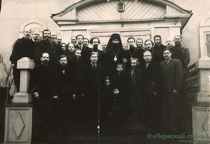Павел (Голышев)_018. На приходе, с духовенством и мирянами
