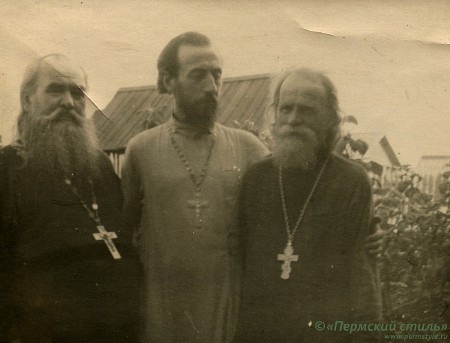 о.Михаил (Лукканен)_63, протоиерей. Слева направо: протоиерей Владимир Лычников, протоиерей Михаил Лукканен, неизвестный священник