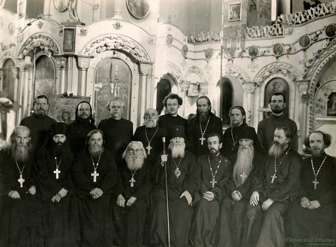 Иоанн (Лавриненко)_22. Город Молотов. С духовенством
